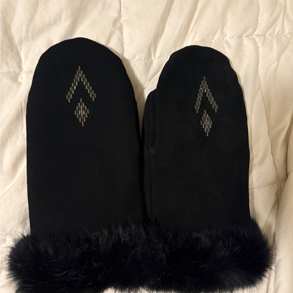 Manitobah Mukluks Black Fur Trimmed Mitts Large